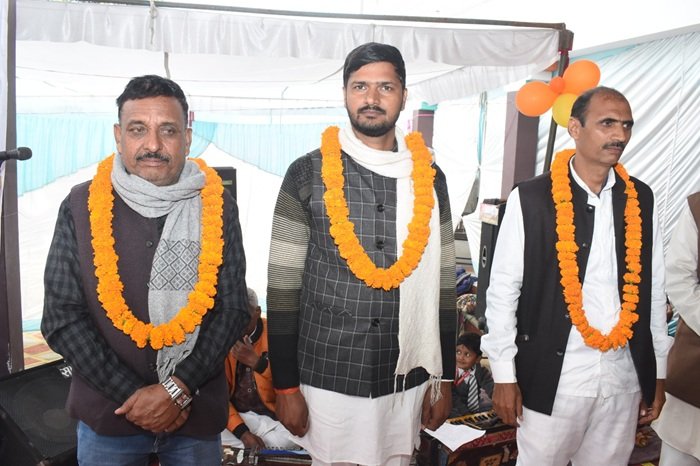 सामूहिक माल्यार्पण